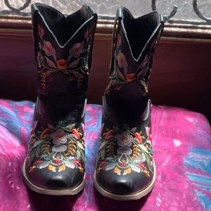 Floral embroidered black background western style booties. Size 37 or 6.5-7